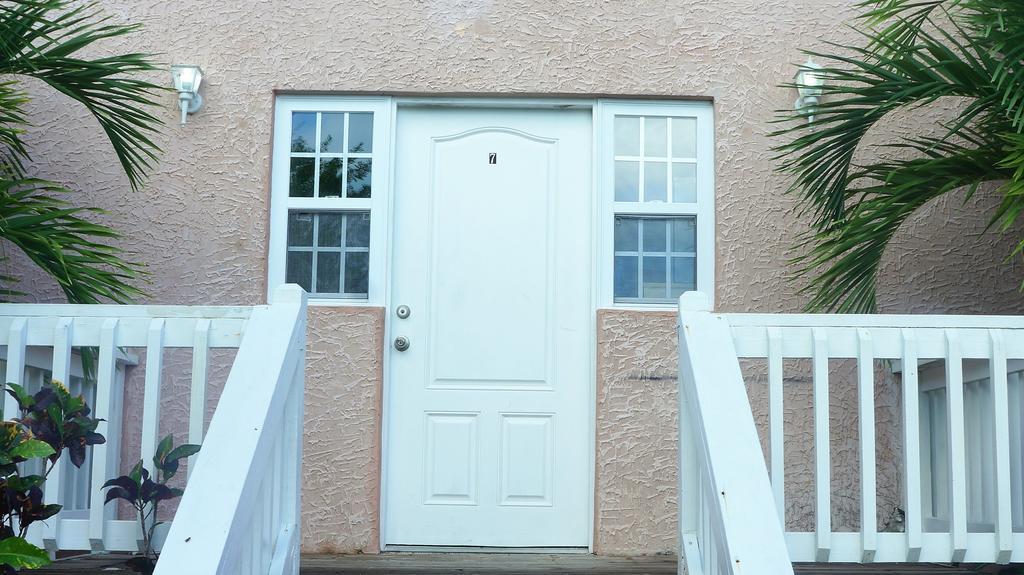 Carib Club Apartment Grace Bay Exterior photo