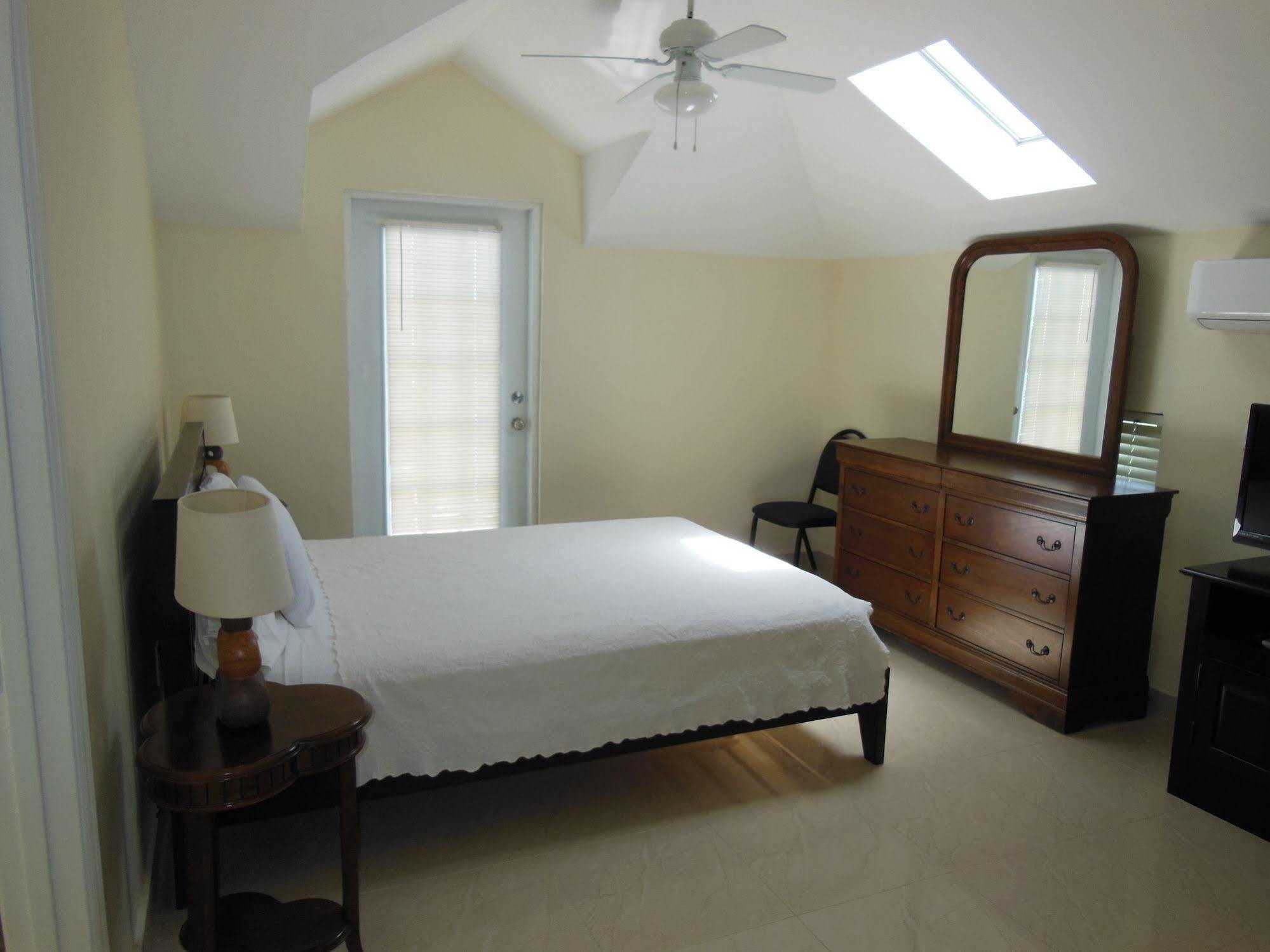 Carib Club Apartment Grace Bay Exterior photo