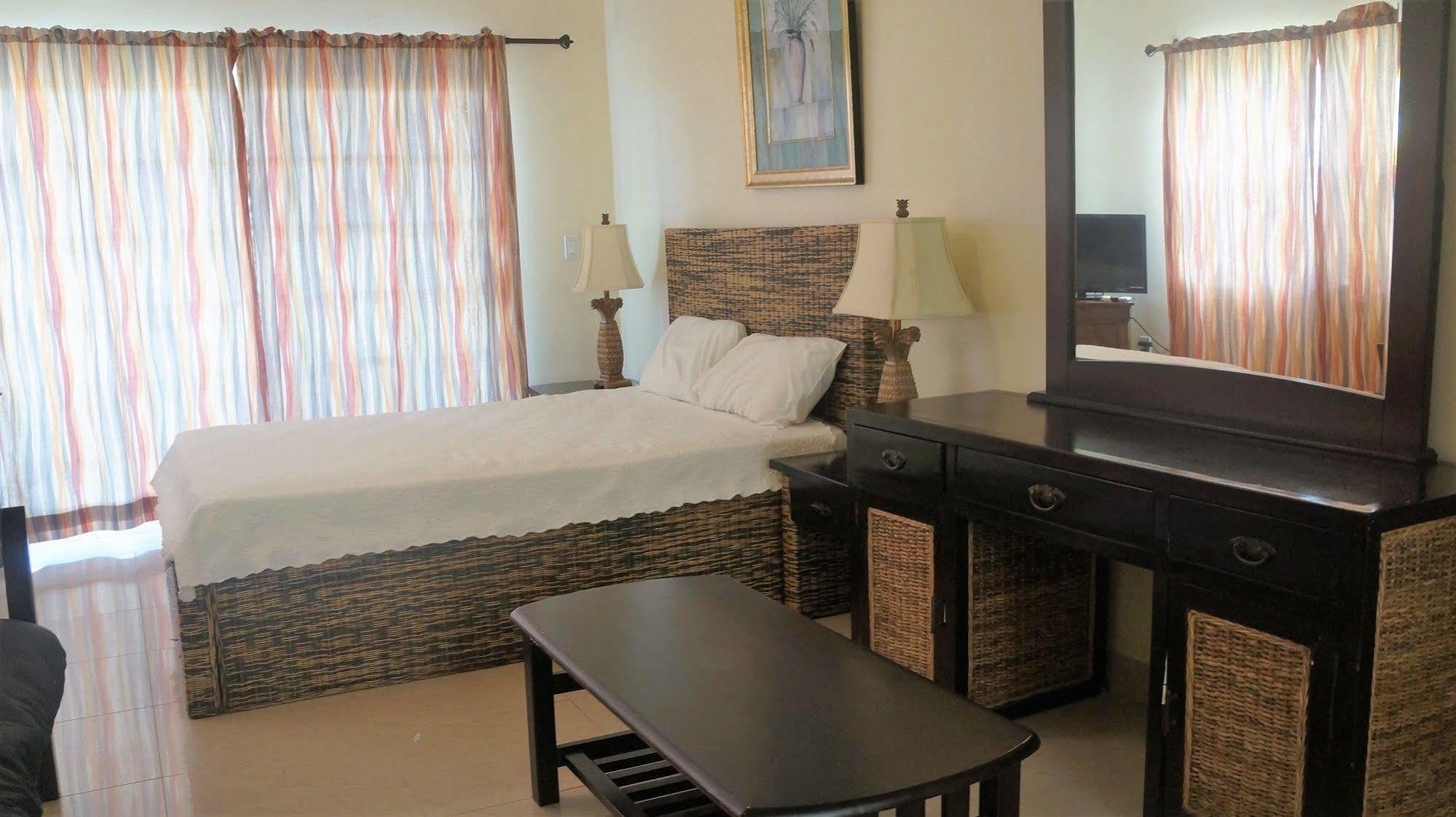 Carib Club Apartment Grace Bay Exterior photo